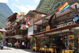 Volunteer Language Courses Volunteers explore Peru and spend time practising the Quechua language skills they've learnt during their course.