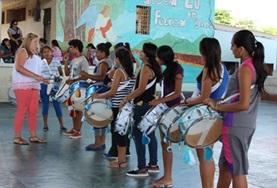 Volunteer Creative & Performing Arts A Creative Arts volunteer working in Ecuador teaches a music lesson to local students using drums.