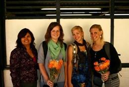 Volunteer Journalism A group of Journalism interns meeting together at their volunteer placement in Mexico.