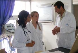 Volunteer Medicine & Healthcare A professional doctor talks to Midwifery volunteers about the work they will be involved in at their placement in Morocco.