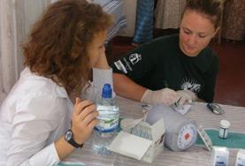 Volunteer Medicine & Healthcare Midwifery volunteers doing a medical internship in Sri Lanka assist with preparing medication in the maternity department of a hospital.