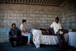 Volunteer Law & Human Rights A professional lawyer volunteering in Tanzania gives legal advice to local people.