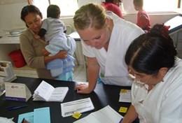 Volunteer Bolivia A qualified nutritionist creates a healthy diet plan to treat a malnourished patient at our volunteer placement in Bolivia.