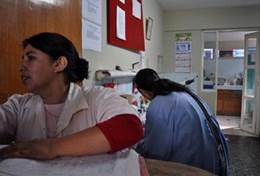 Volunteer Medicine & Healthcare A professional nurse volunteering at a hospital in Peru assists with the daily work of local doctors and other medical health professionals.