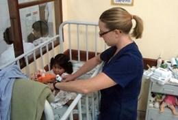 Volunteer Bolivia A qualified occupational therapist assesses the functioning of a young disabled child at our volunteer placement in Bolivia.