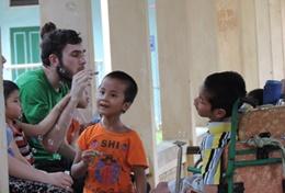 Volunteer Vietnam A qualified speech therapist volunteering in Vietnam works with local disabled children.