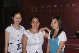 Volunteer Law & Business A group of high school students prepare for their Law & Business internship in China.