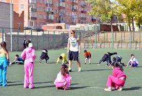 Volunteer Mongolia A volunteer works with a group of children on their fitness during a school sports lesson in Mongolia.